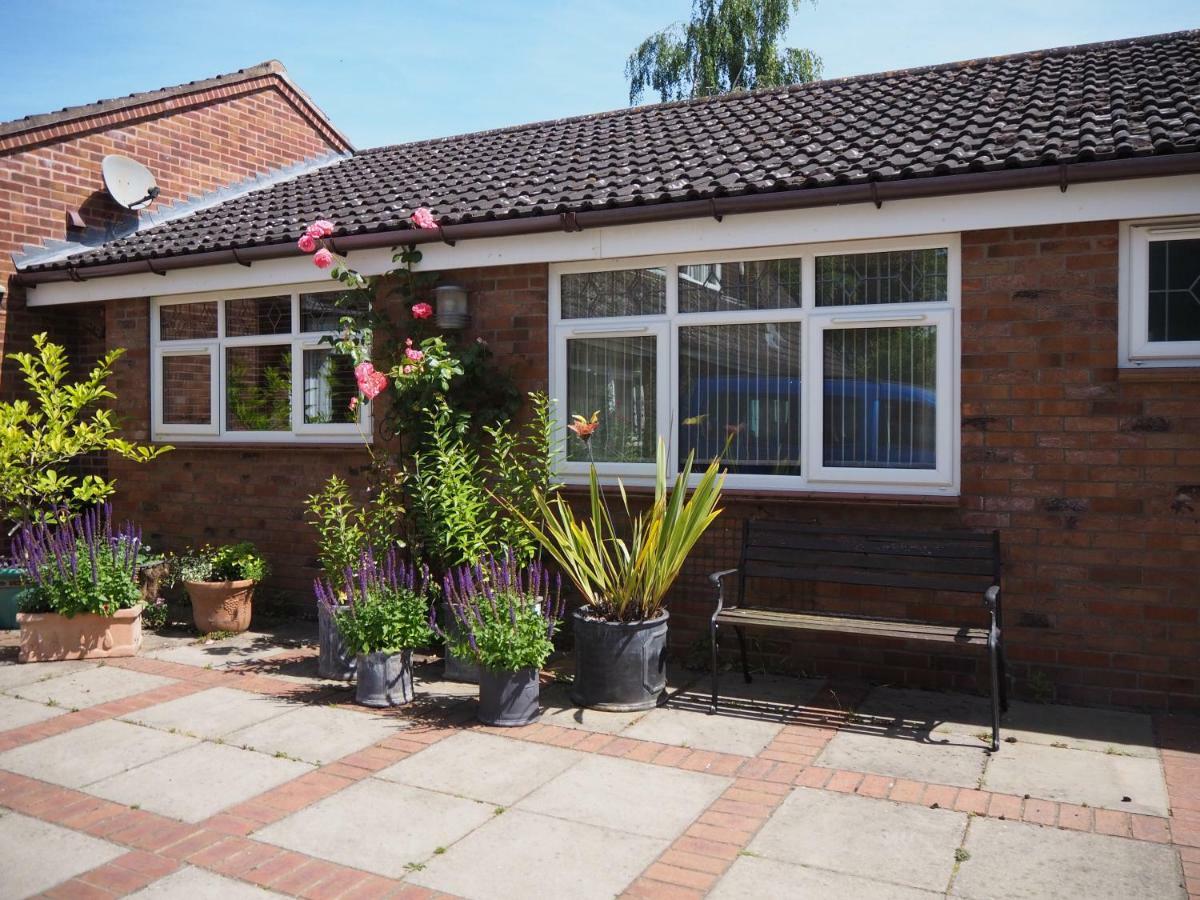 Surlingham Lodge Garden Cottage In Rspb Village Near Норвич Экстерьер фото