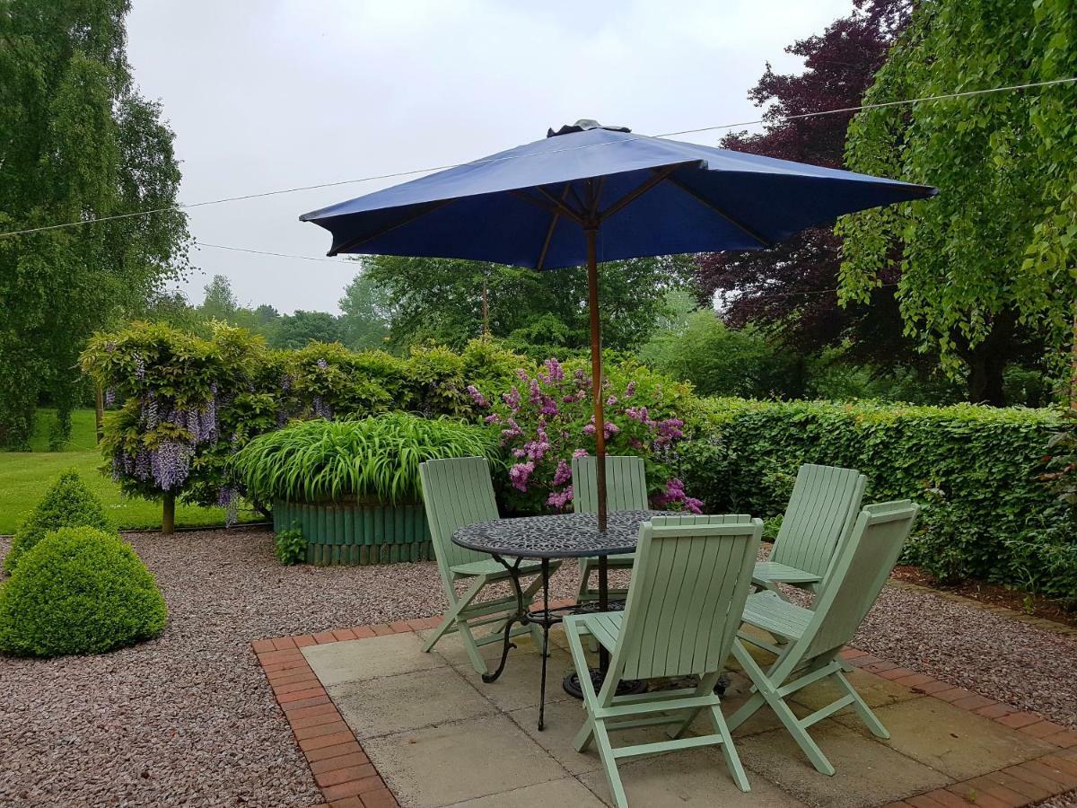Surlingham Lodge Garden Cottage In Rspb Village Near Норвич Экстерьер фото